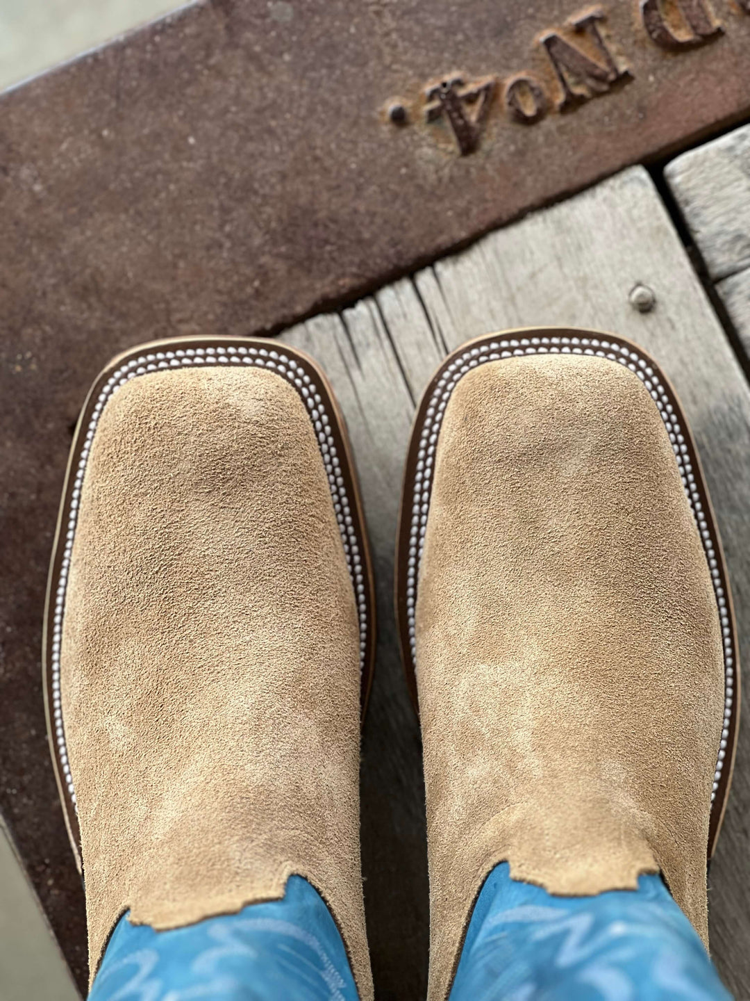 Olathe Boot Co. | Mesquite Beeswax Danube Mad Dog Boot | Toe View