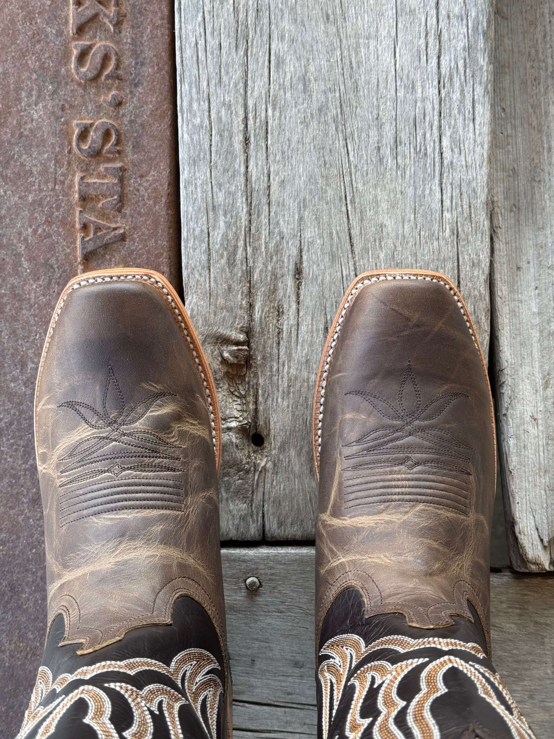 HYER Boot Co. | Stafford Tan Crazy Cowhide Boot | Toe View