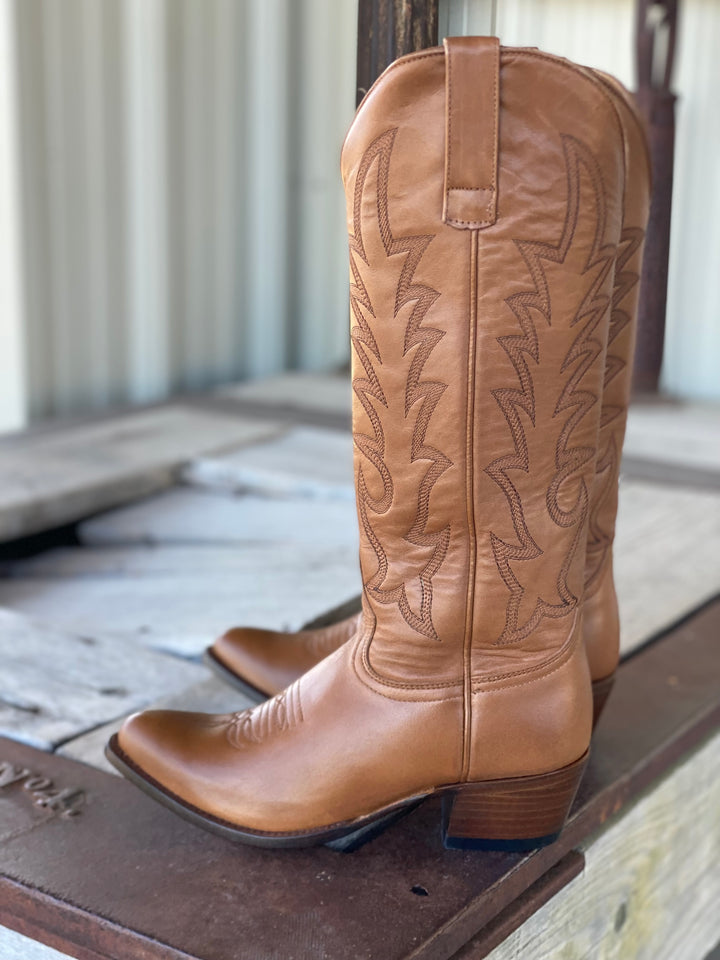 Macie Bean | Elle on Wheels Ladies Boot Side View