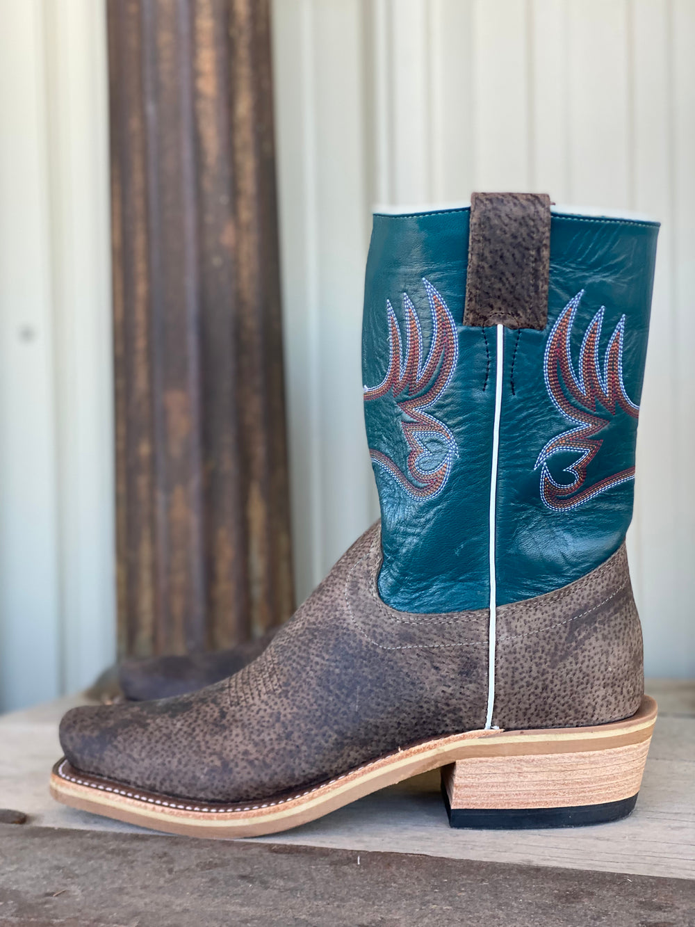 Side View Olathe Boot Co. | Charcoal Boar 10" Boot