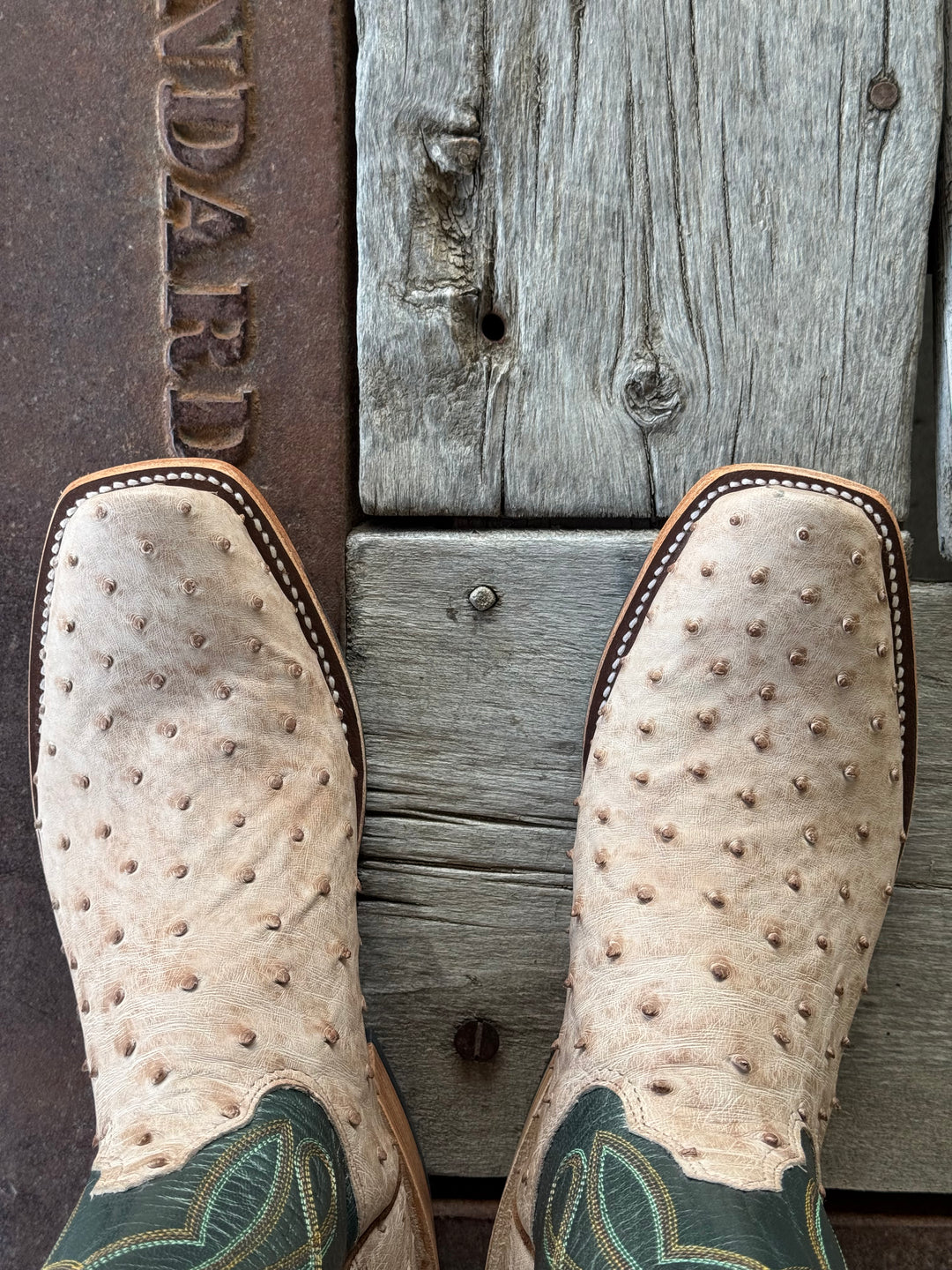 Olathe Boot Co. | Tan Vintage Bruciato FQ Ostrich Boot | Toe
