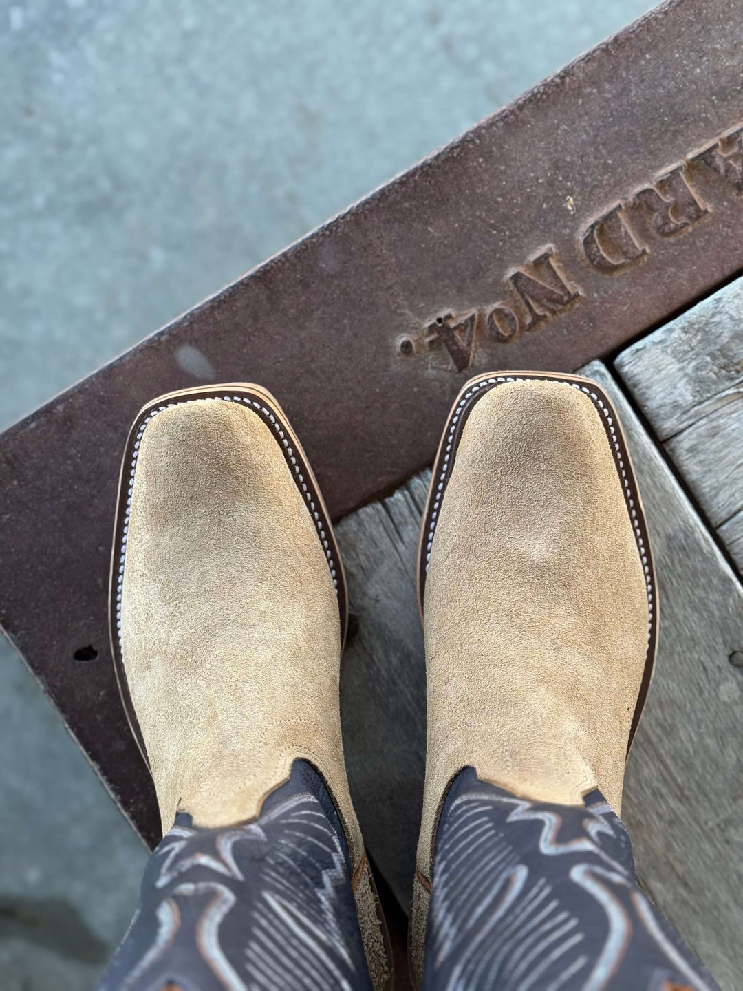 Olathe Boot Co. | Teak Crazyhorse O Toe Boot | Toe View