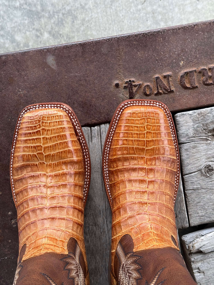 HYER Boot Co. | Russell Waxy Tan Caiman Belly Boot | Toe View