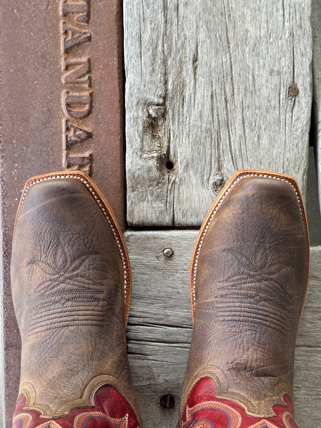 HYER Boot Co. | Riley Tobacco Shrunken Shoulder Boot | Toe View