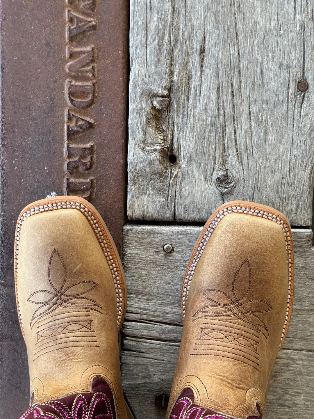 HYER Boot Co. | Topeka Calico Tan Boot | Toe View