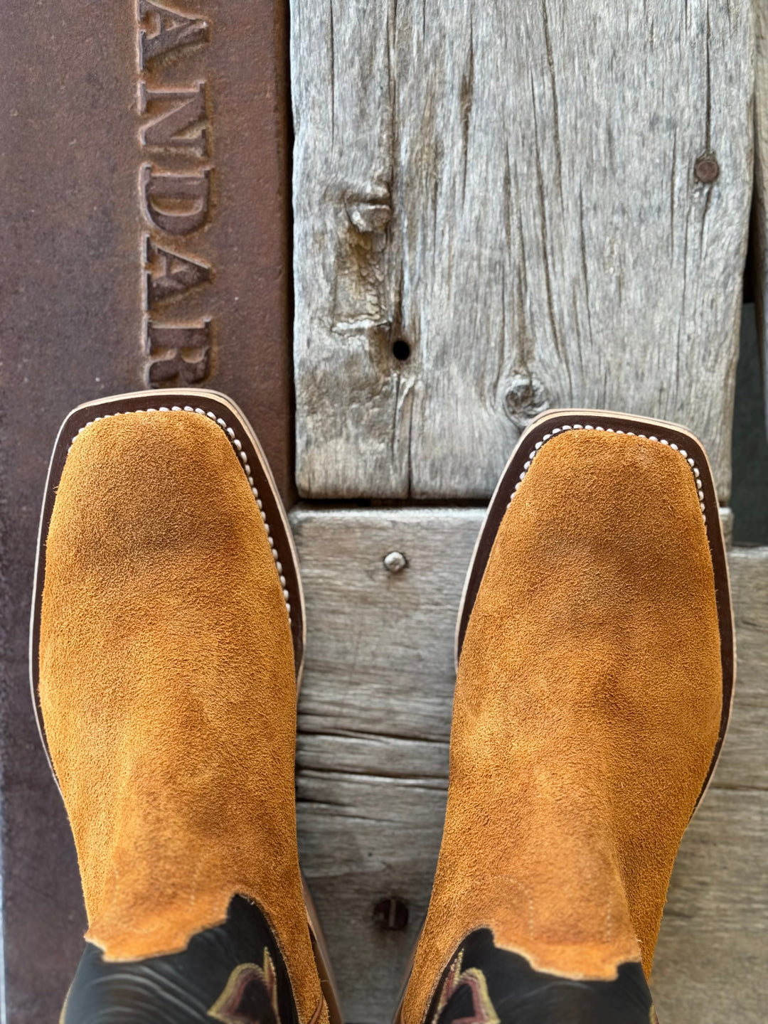 Olathe Boot Co. | Rust Crazyhorse Roughout/Black Glove Boot | Toe View
