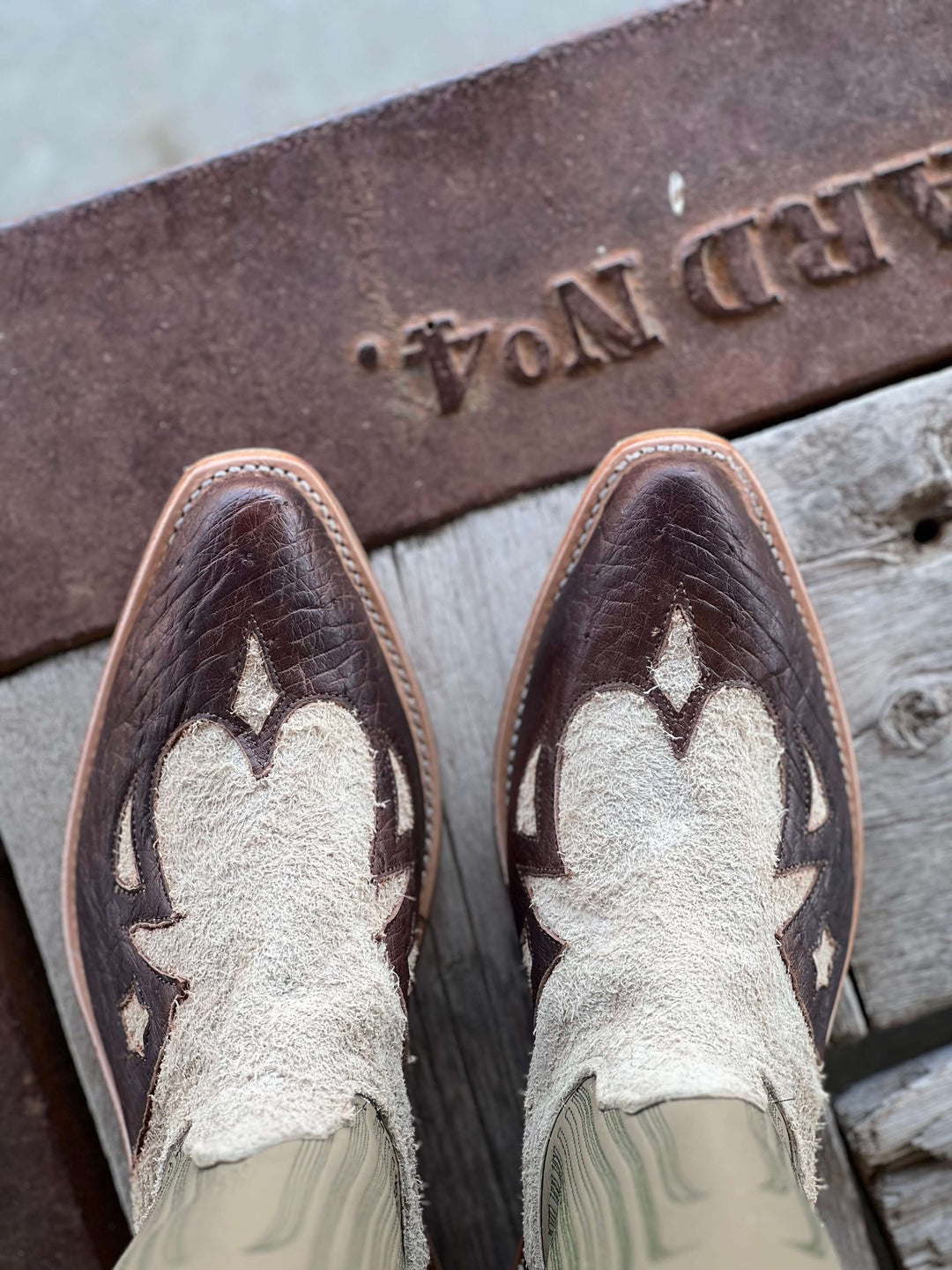 Fenoglio Boot Co. | Cream Roughout Wingtip Boot | Toe View