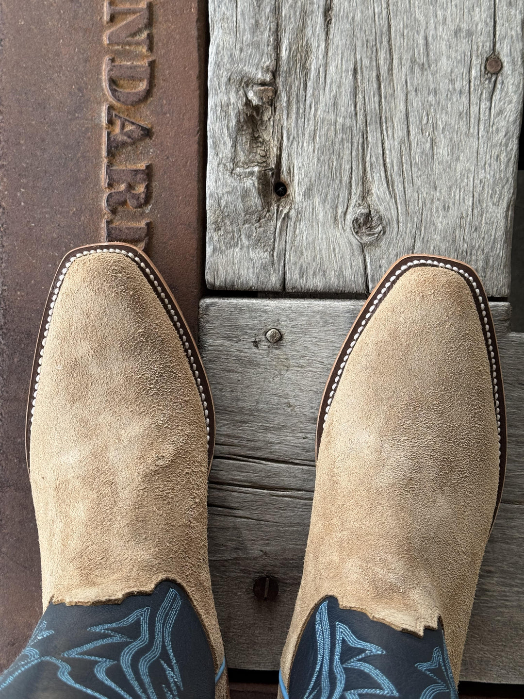 Olathe Boot Co. | Mesquite Beeswax Roughout 10" Boot | Toe View
