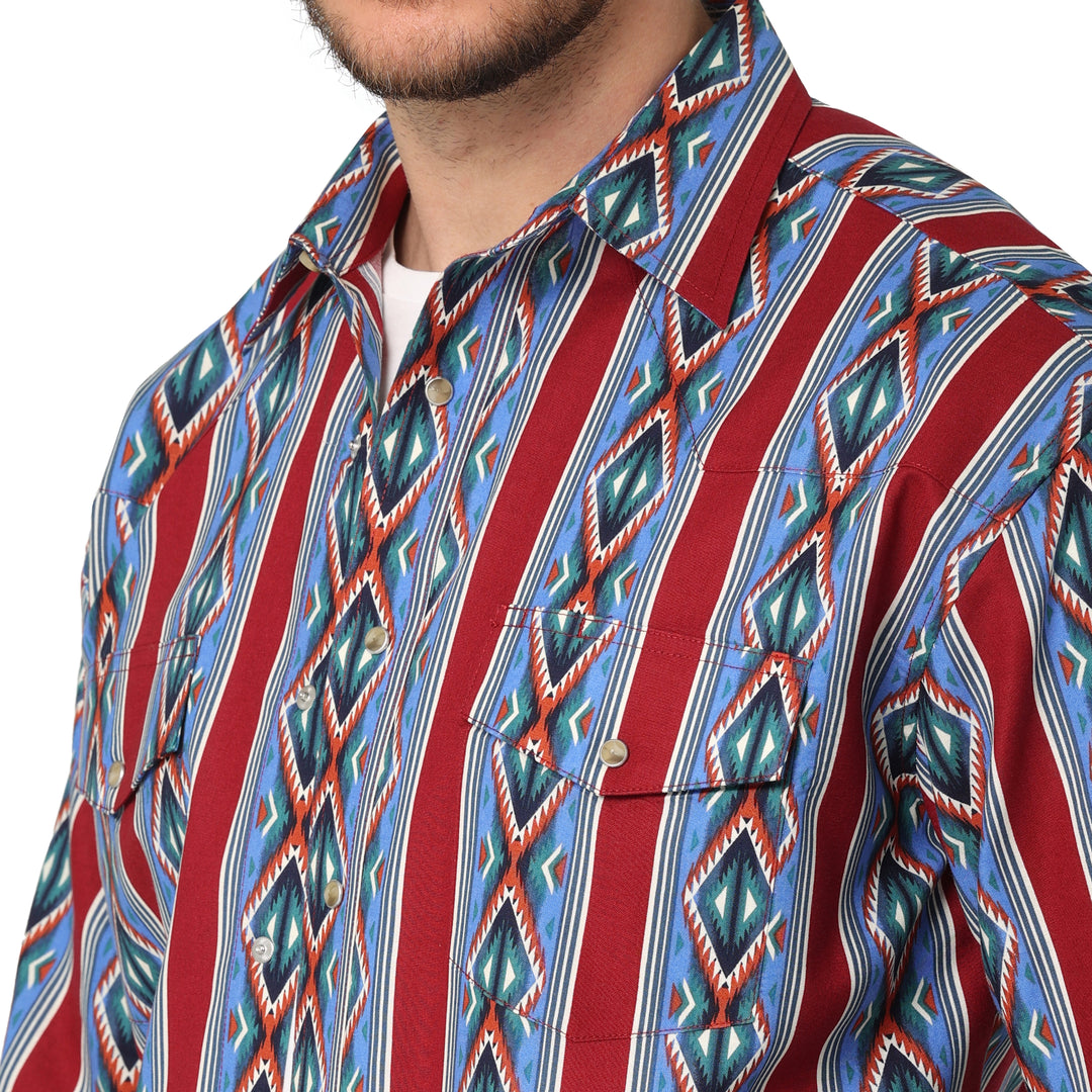 Pattern and front pocket detail Wrangler | Blue/Multi Checotah Western LS Shirt | Classic Fit