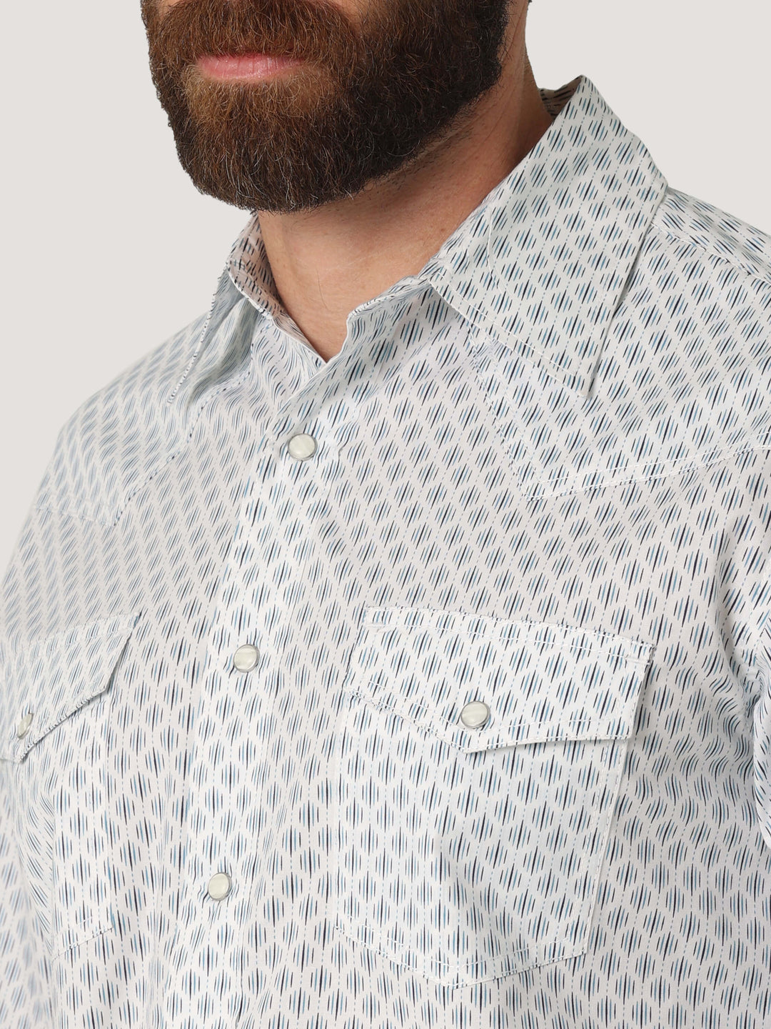 Close detail front pocket Wrangler | 20X Competition Blue Diamond Print Shirt