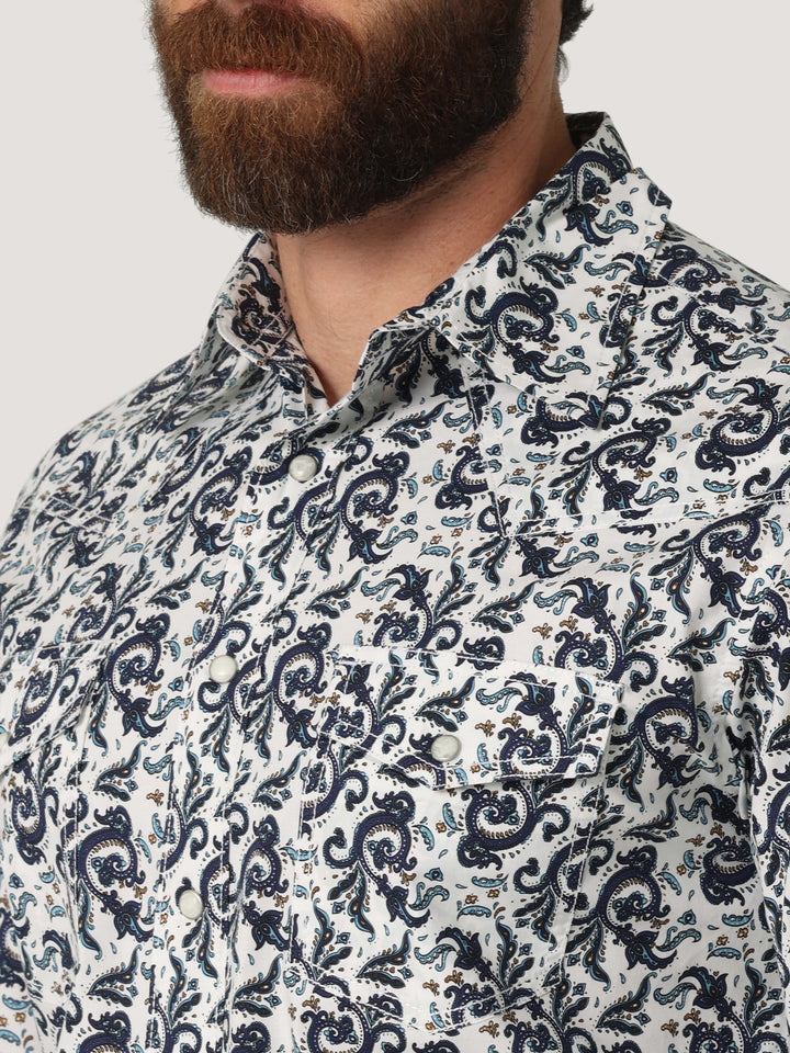 Close front pocket detail Wrangler | 20X Competition Blue Print Shirt