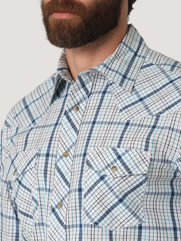 close view pockets and yoke Wrangler | 20X Competition Blue Plaid Shirt