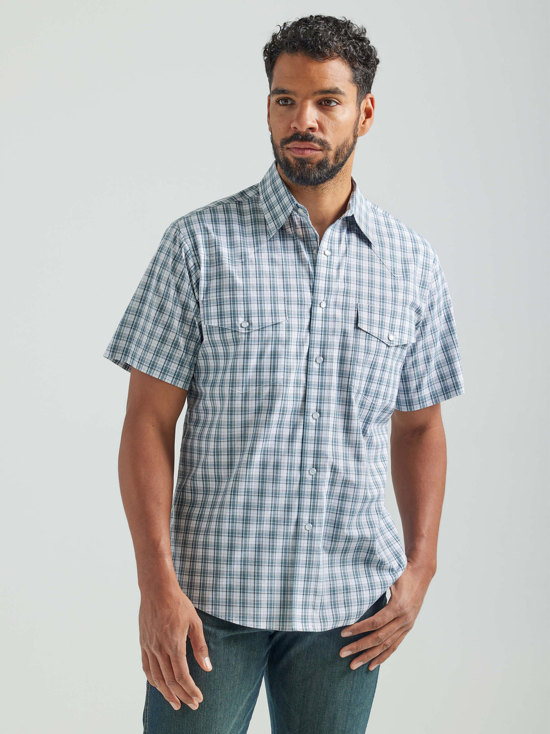 front view Wrangler | Wrinkle Resist Grey Plaid SS Shirt