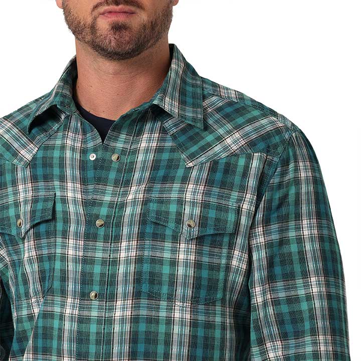 pocket and pattern detail Wrangler | Retro Premium Green Plaid LS Snap Shirt