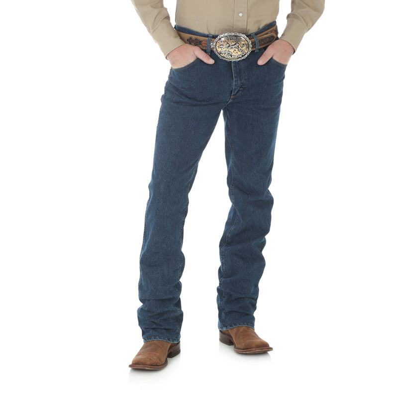 Front view Wrangler | Premium Performance Advanced Comfort Cowboy Cut® Slim Fit