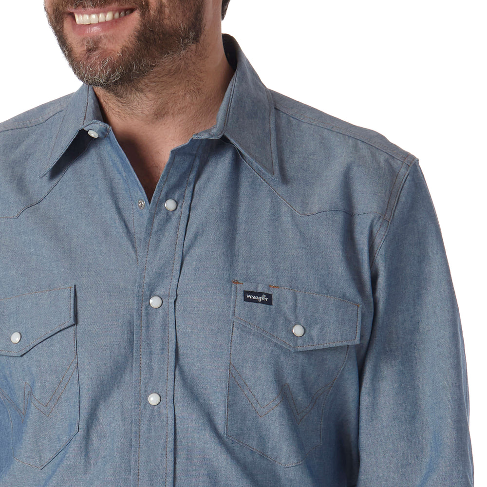close pocket view Wrangler | Blue Chambray Western LS Work Shirt